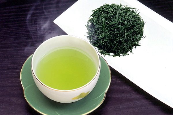 Чашка с японским зеленым чаем Гёкуро